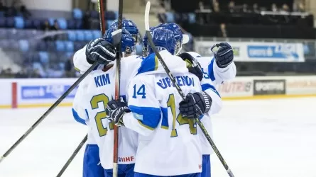 Казахстан делит лидерство с Австрией в первом дивизионе МЧМ по хоккею