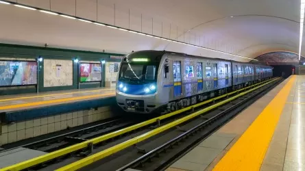 Власти Алматы решили увеличить число поездов в метро