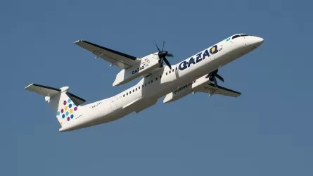 Qazaq Air ұшағы Атырау әуежайына қону кезінде құстарға соғылды 