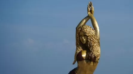 Памятник при жизни поставили певице Шакире в ее родном городе  