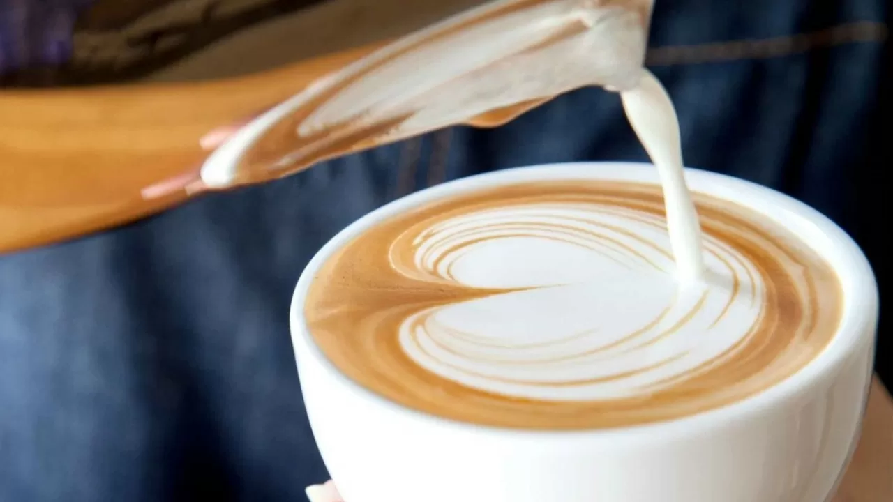 Кофе с молоком помогает бороться с воспалением – ученые