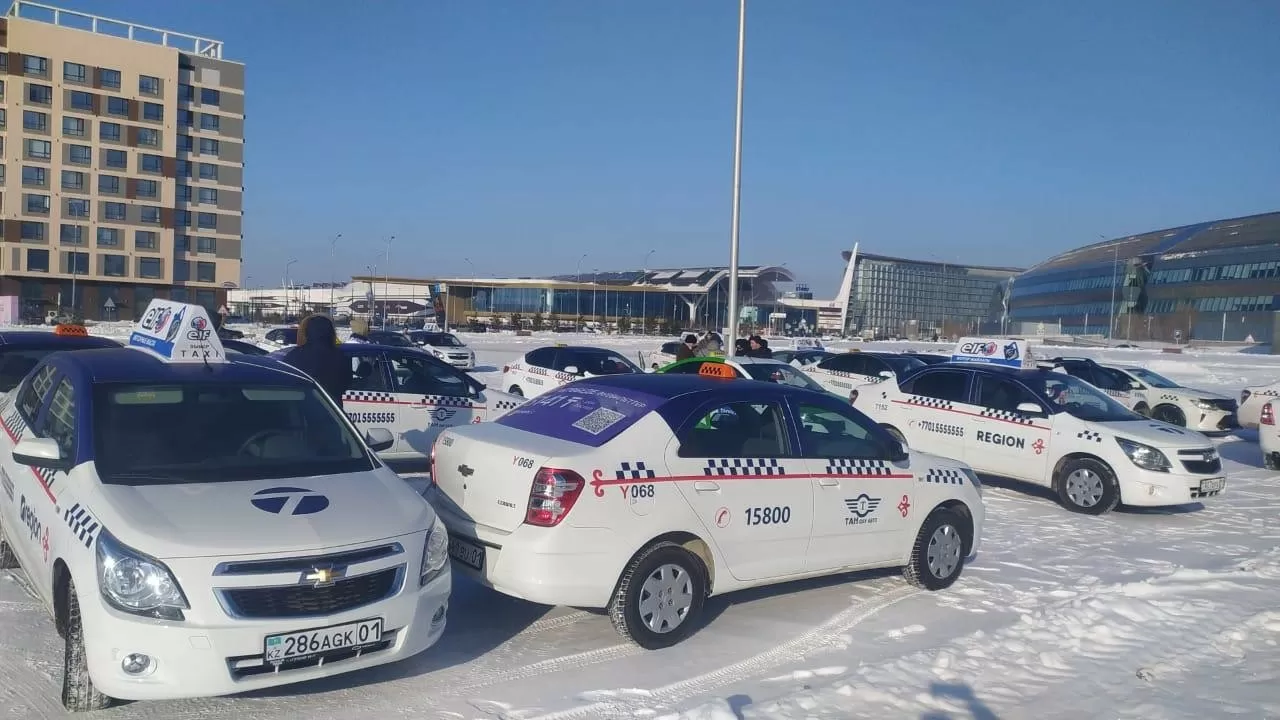 Астанада такси жүргізушілері есірткінің таралуына қарсы флешмоб өткізді