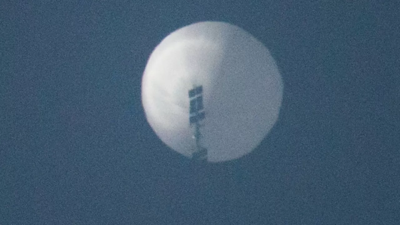 Пентагон обнаружил разведывательный воздушный шар над США