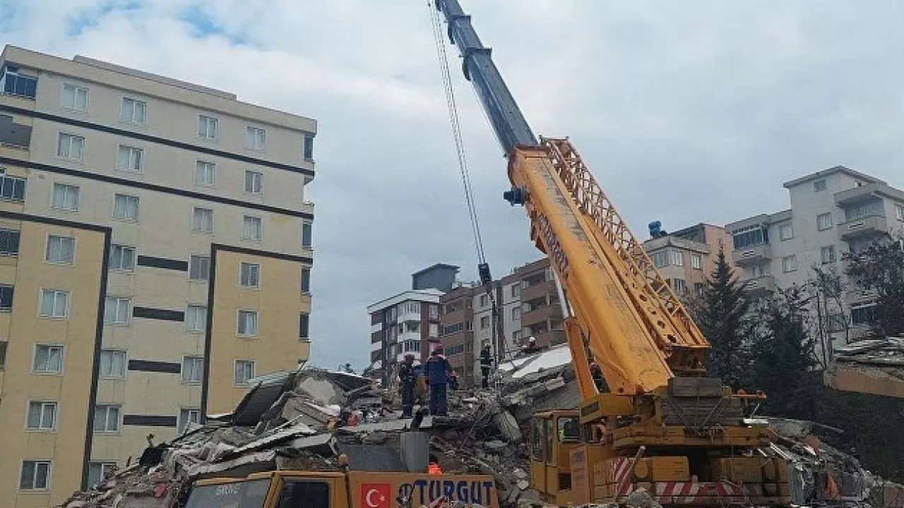 Число погибших при землетрясениях в Турции превысило 19 тыс.
