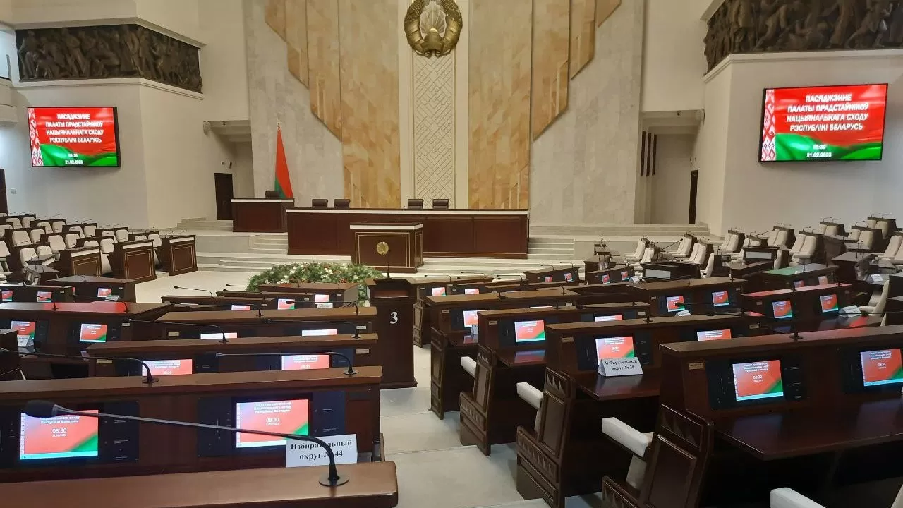 Парламент Беларуси одобрил смертную  казнь для чиновников за госизмену