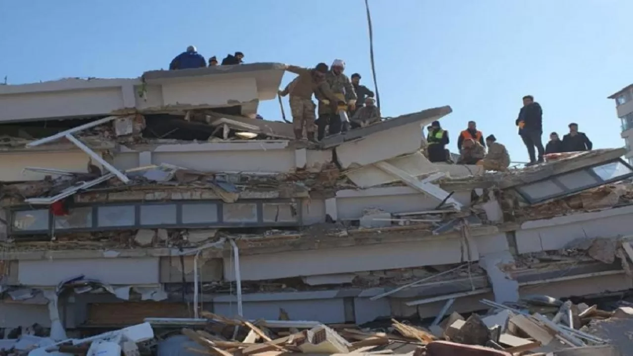 Тела погибших при землетрясении в Турции казахстанцев доставили в Алматы