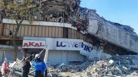 Число погибших в результате землетрясений в Турции превысило 16 тыс.