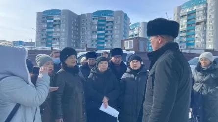 Родственники задержанных по делу "золотой" ОПГ штурмовали областной суд в Усть-Каменогорске