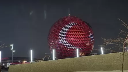 В цвета турецкого флага окрасился шар EXPO