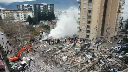 В Турции из-за землетрясения погибло уже более тысячи человек