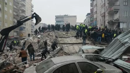 В Турции число погибших из-за землетрясения превысило 3300