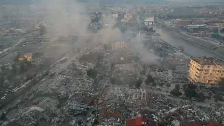 Число погибших в землетрясении в Турции выросло до 7100 человек