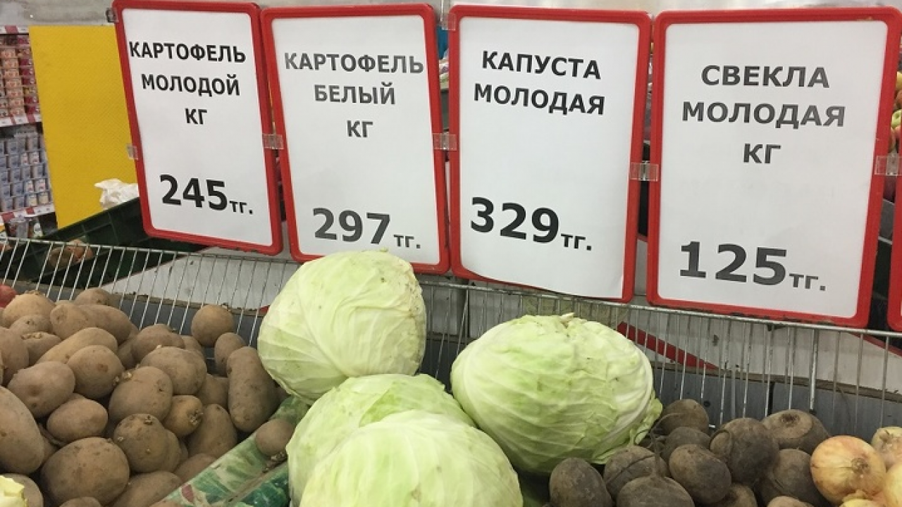 Сколько стоит килограмм свежих. Картошка в магазине. Ценник на картошку. Картошка ценник в магазине. Ценники для овощей и фруктов.