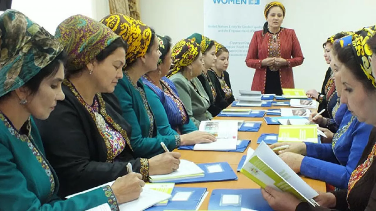 Зарплата женщин Центральной Азии ниже, чем в среднем по миру