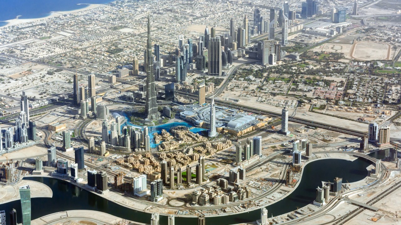 Дубай сверху. Дубай с высоты птичьего полета. Абу Даби с высоты птичьего полета. Абу Даби вид сверху. Абу Даби панорама.