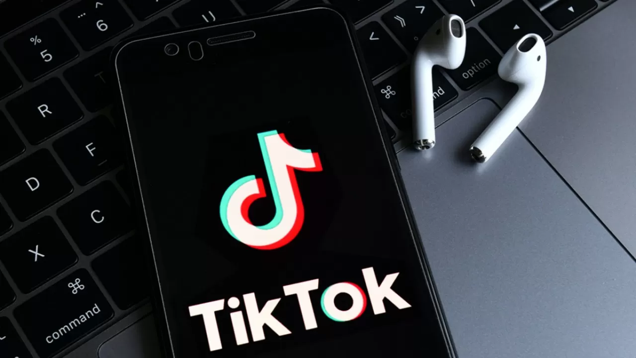 Руководство TikTok изучает возможные сделки по продаже соцсети  