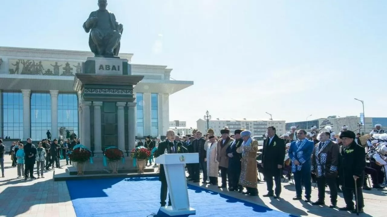  В Талдыкоргане на Наурыз появился памятник Абаю