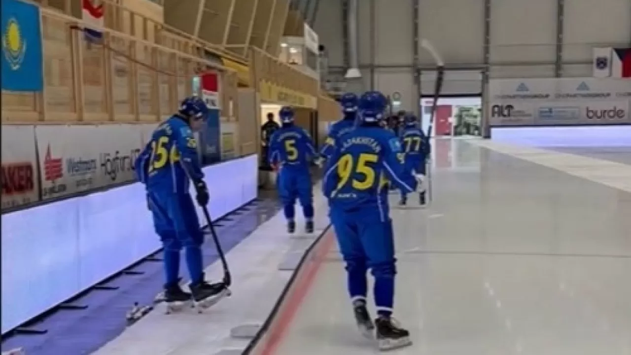 Казахстан сенсационно победил США на ЧМ по хоккею с мячом