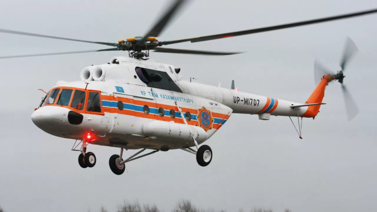 16 человек эвакуировали вертолетом в ЗКО