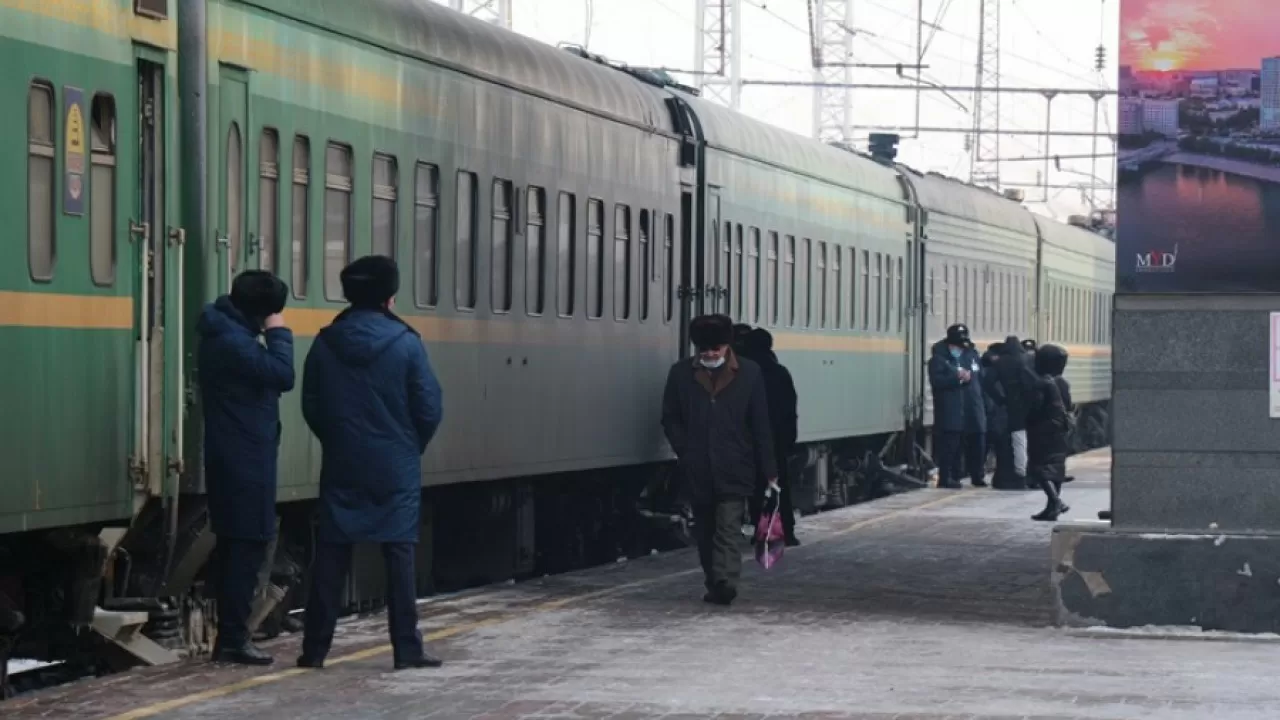 Пойызда алкогольдік ішімдік ішкен жолаушы жауапқа тартылды