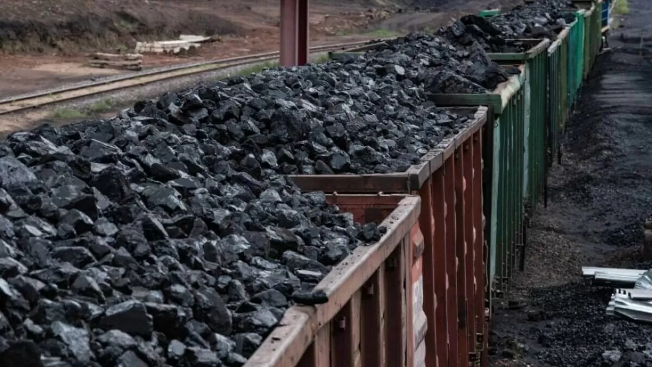 Запретить вывоз угля лицам, не осуществляющим добычу и обогащение, хотят в Казахстане