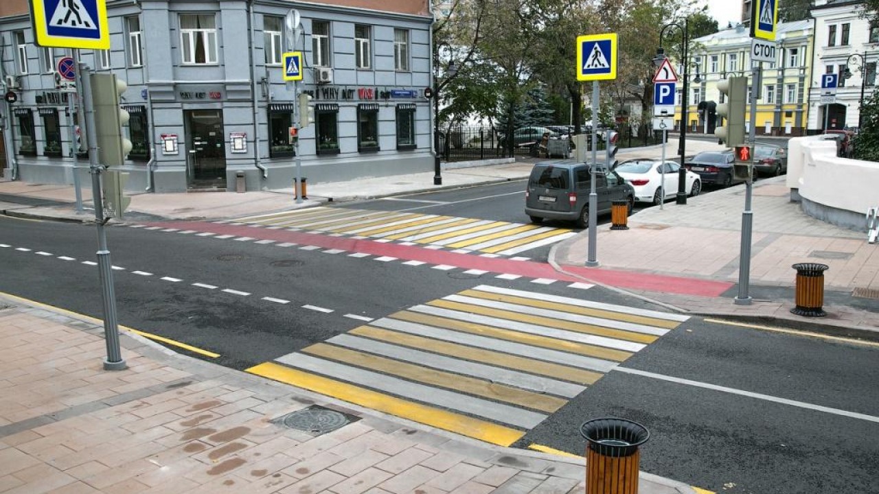 Разметка на дороге без знака. Пешеходный переход. Пешеходный перерехо. Pesehodnii perehod. Жёлтая разметка на дороге.
