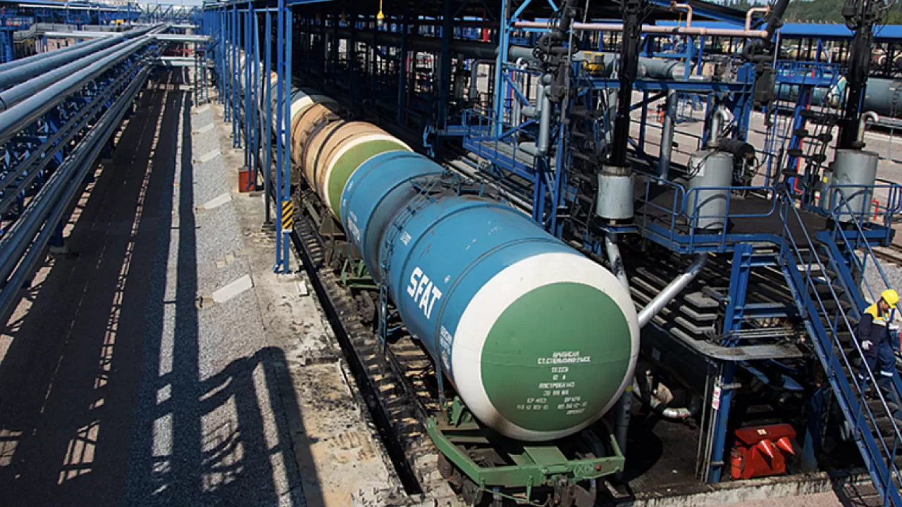Отгрузку 25 тысяч тонн российской нефти для Узбекистана начал "КазТрансОйл"