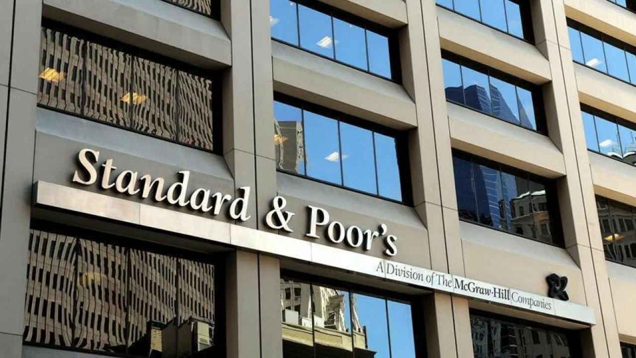 S&P еліміздің дербес кредиттік рейтинг болжамын "негативтен" "тұрақтыға" жақсартты