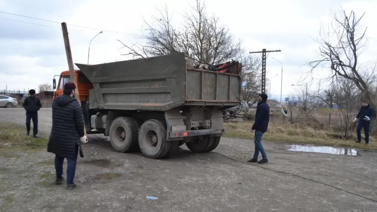 Более 300 тонн мусора собрано на республиканских трассах