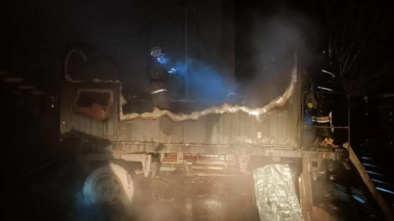 В строительном вагончике в Павлодаре сгорел человек
