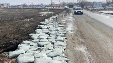 7 участков автотрасс подтопило в Казахстане
