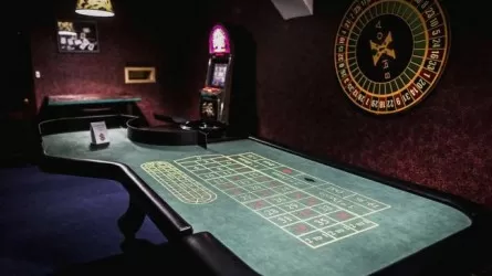 Миллион тенге и более 3 тысяч долларов нашли в подпольном казино Атырау