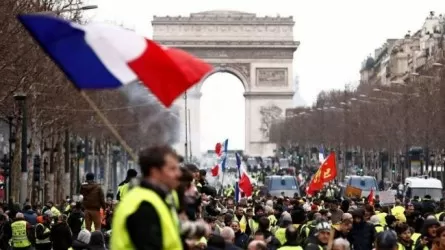 Зейнетақы реформасы: Парижде наразылыққа шыққан 70-тен астам адам ұсталды