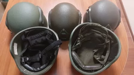 Военные каски и рюкзаки под прикрытием пытались вывезти из Казахстана в Россию