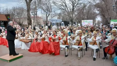 Челлендж домбристов провели в Алматы