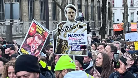 Во Франции целиком приняли вызвавшую протесты пенсионную реформу
