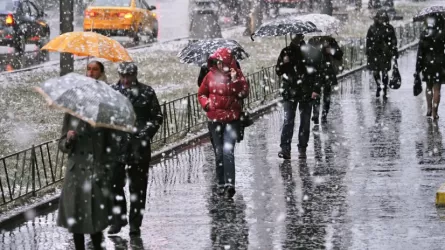 Снег с дождем пройдет на большей части Казахстана