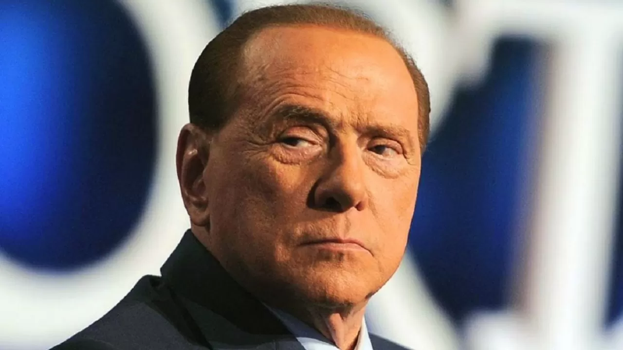 Берлускони попал в больницу 