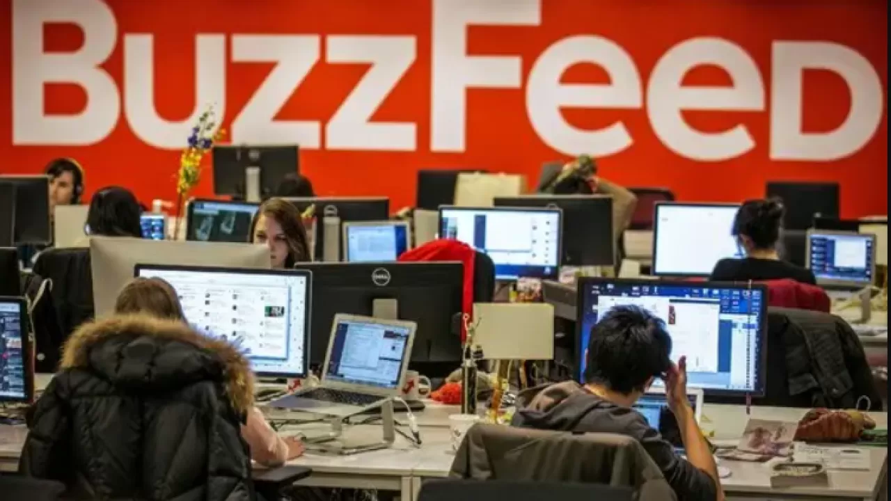 В США закрывают успешное новостное издание BuzzFeed News из экономии |  Inbusiness.kz