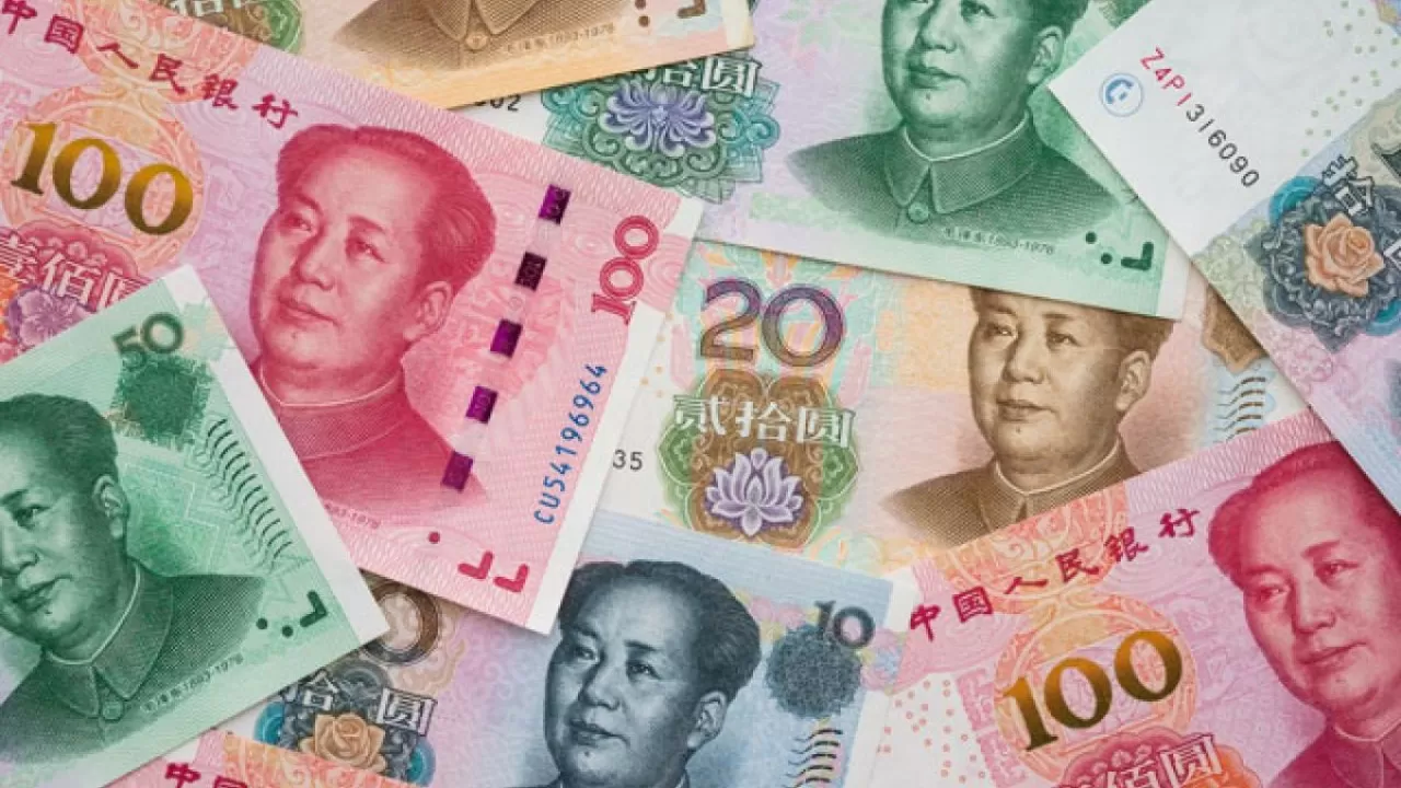 Доля юаня впервые превысила доллар в трансграничных расчетах Китая