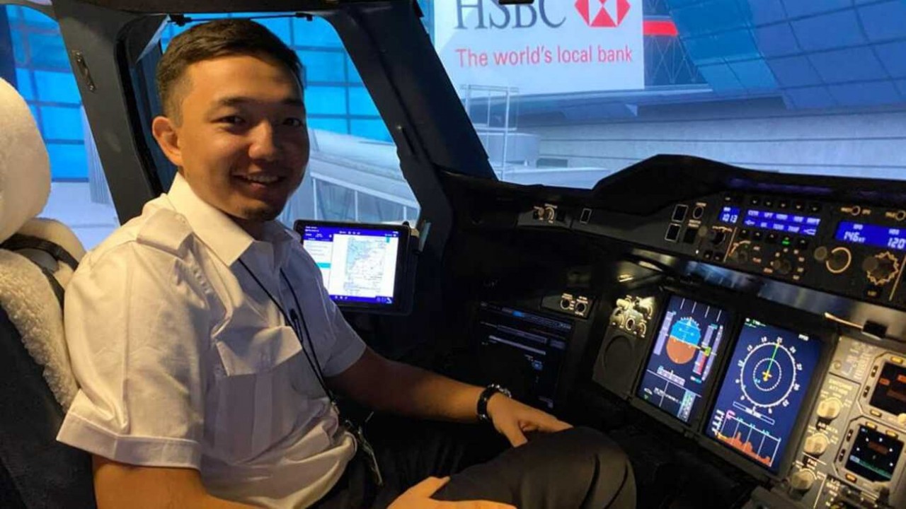 Бейнежазбалар үйлердің терезелерінен аңдыған Жалаңаш орыс әйелдерінің суреттері