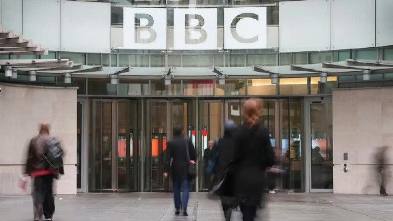 BBC Twitter-ден "үкімет қаржыландыратын БАҚ" белгісін алып тастауды талап етуде