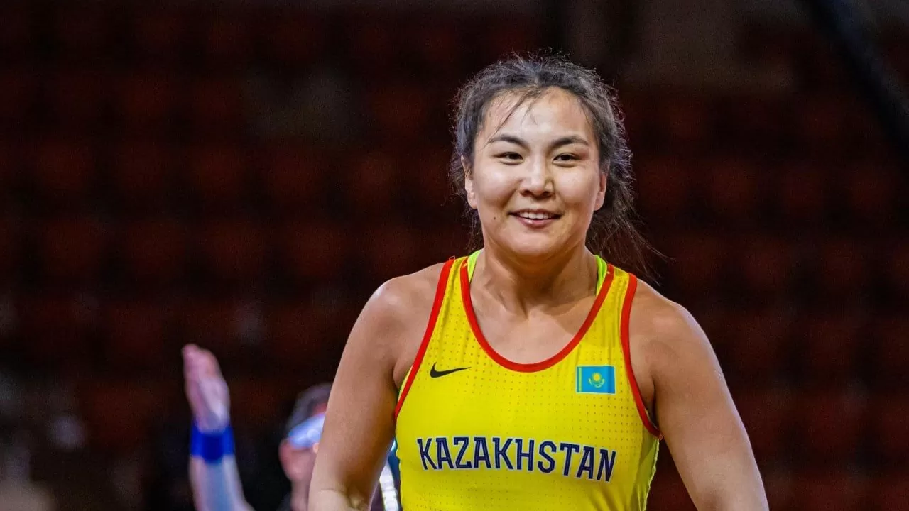 Казахстан завоевал второе золото на ЧА по женской борьбе