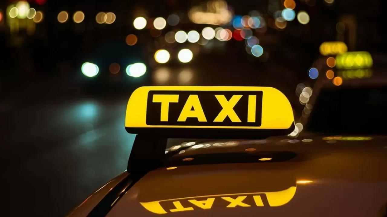 В Алматы таксист довез иностранца из аэропорта в гостиницу за 45 тыс. тенге