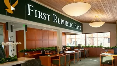 На 50% подешевели акции американского First Republic Bank
