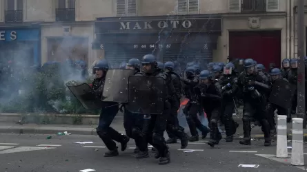 Более тысячи полицейских и пожарных были ранены на протестах во Франции за две недели