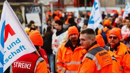 Протесты работников транспорта в Германии привели к отмене рейсов и поездов 