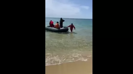 В Каспийском море спасли двоих мужчин 