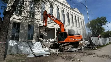 Алматыда сот шешімі бойынша ірі мейрамхана сүріледі