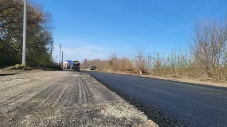 В Казахстане обещают отремонтировать дороги для туристов